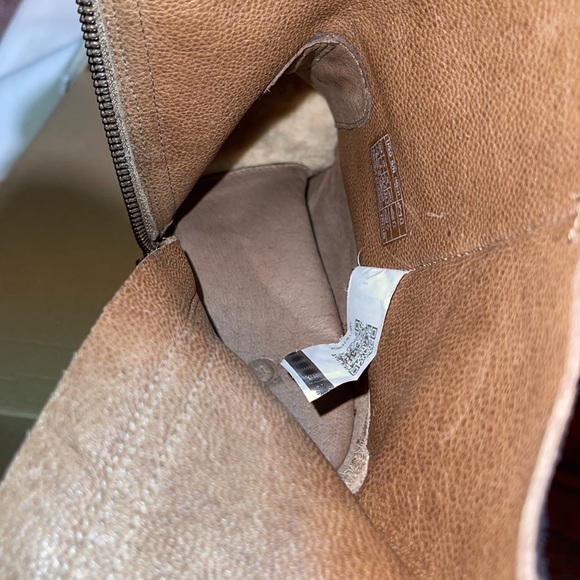 UGG Athena- Size 7.5 Excellent Condition - Picture 15 of 15